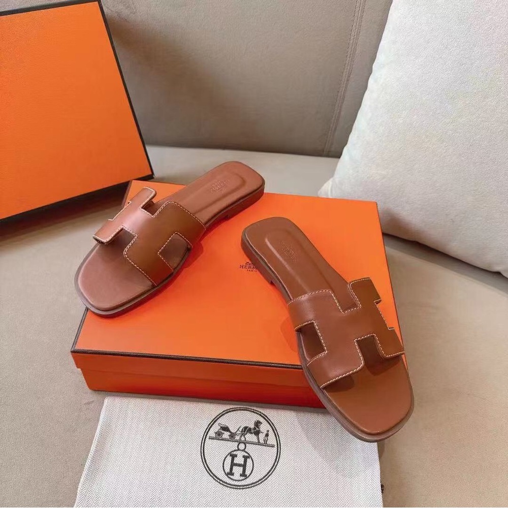 Hermes Iconic Oran Brown Slide Sandals - Picture 2 of 6